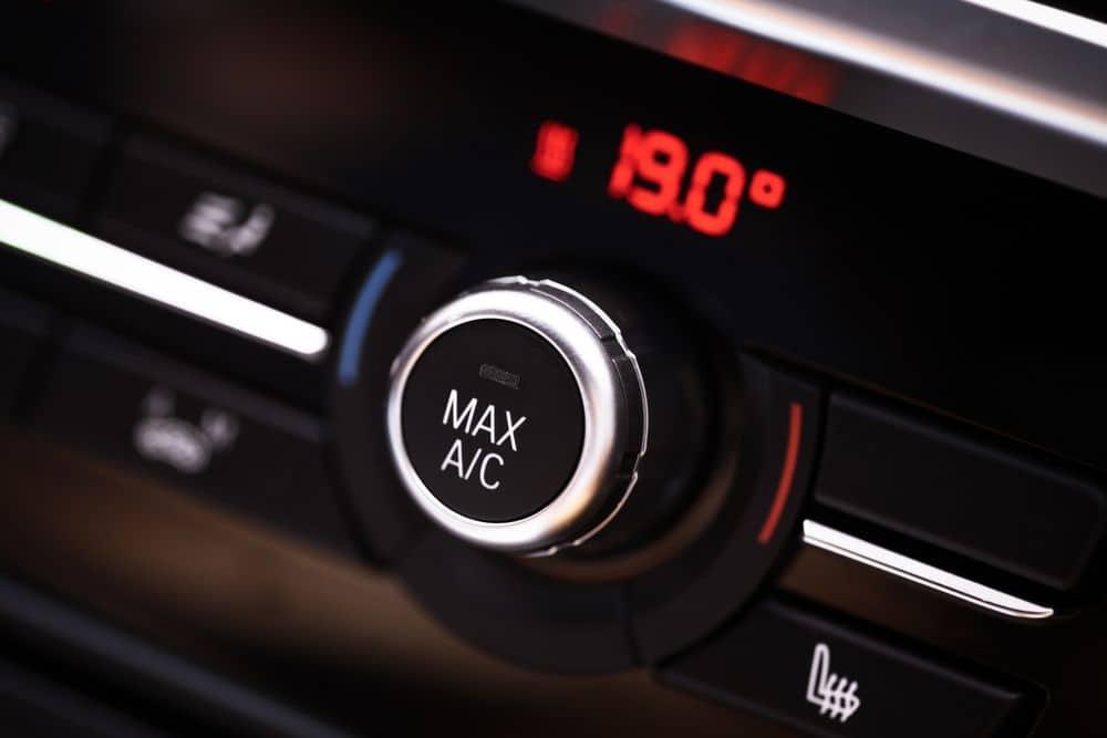 Klimaanlage-Steuerung im Auto (depositphotos.com)